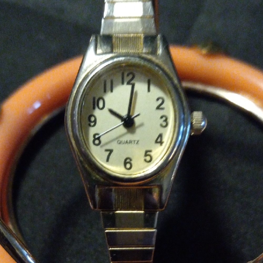 Quartz Stainless steel and gold tone Watch with White Dial and 2 bracelets